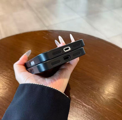 スマホケース 高級感大きな窓付きスマホケース ダブルV 耐衝撃・防振性能に優れ、高級感あふれるスマホケースで、iPhone12~17 に対応