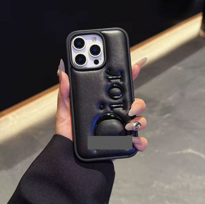 スマホケース    高級感大ロゴ付き スマホケース  ダブルDI**  耐衝撃・防振性能に優れ、高級感あふれるスマホケースで、iPhone14-17 に対応