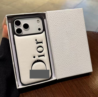 スマホケース    高級感大ロゴ付き スマホケース  ダブルDI**  耐衝撃・防振性能に優れ、高級感あふれるスマホケースで、iPhone14-17 に対応