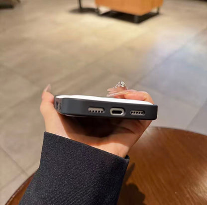 スマホケース    高級感大ロゴ付き スマホケース  ダブルDI**  耐衝撃・防振性能に優れ、高級感あふれるスマホケースで、iPhone14-17 に対応