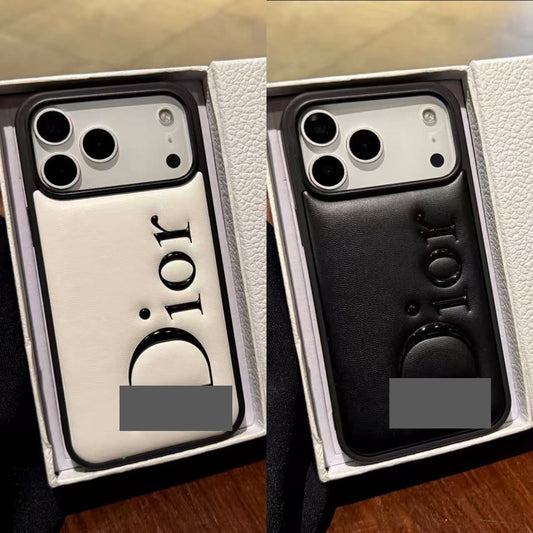 スマホケース    高級感大ロゴ付き スマホケース  ダブルDI**  耐衝撃・防振性能に優れ、高級感あふれるスマホケースで、iPhone14-17 に対応