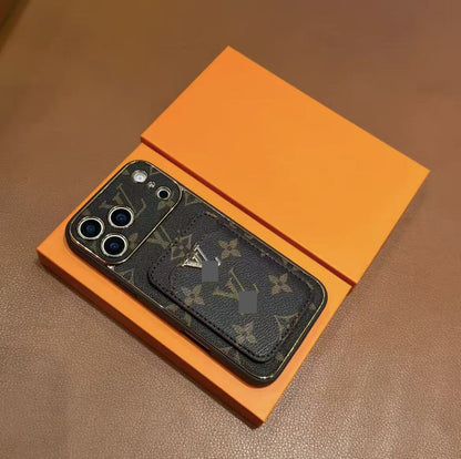 スマホケース    高級感カード入れ付きスマホケース  ダブルV  耐衝撃・防振性能に優れ、高級感あふれるスマホケースで、iPhone14-17 に対応