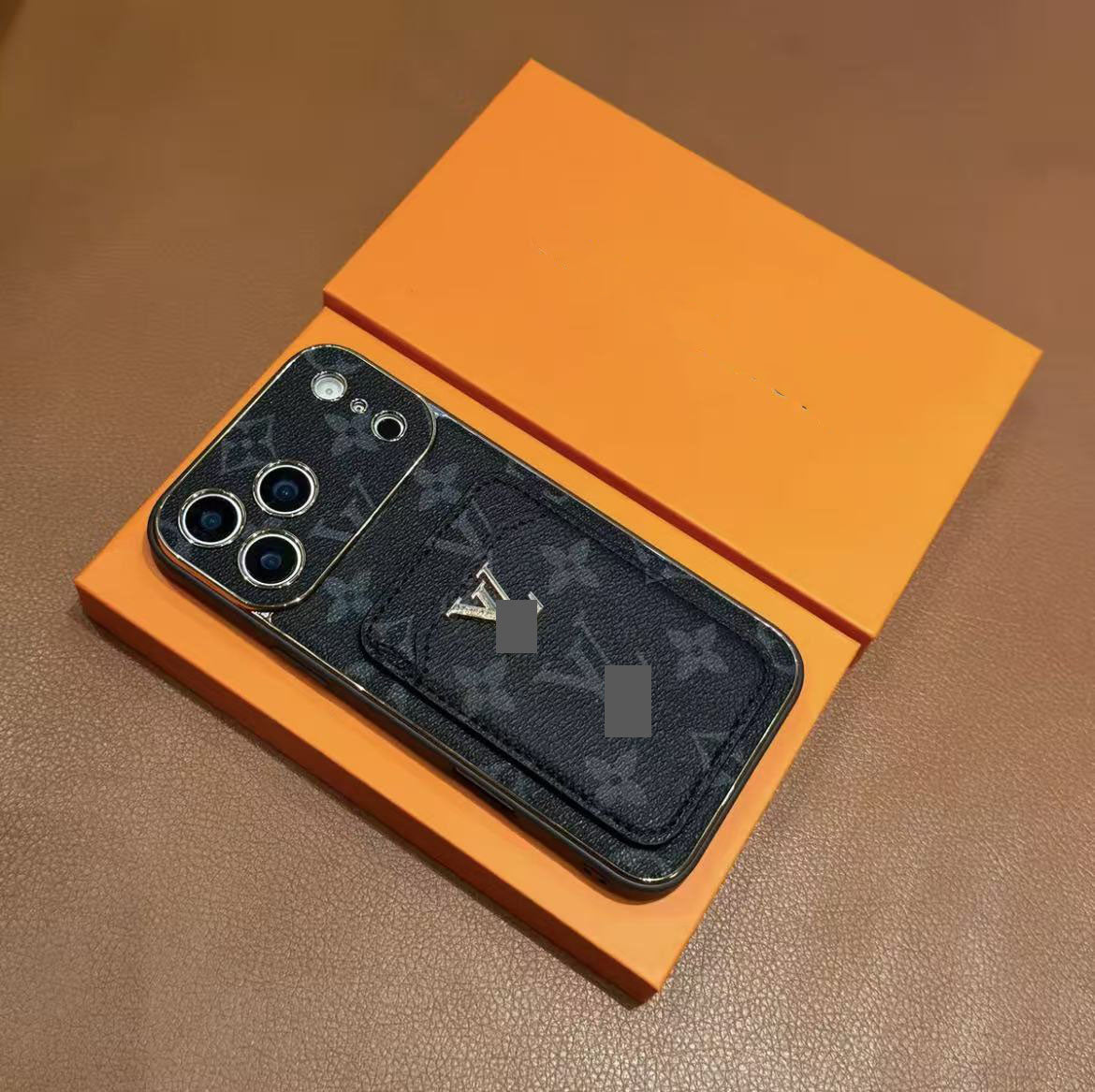 スマホケース    高級感カード入れ付きスマホケース  ダブルV  耐衝撃・防振性能に優れ、高級感あふれるスマホケースで、iPhone14-17 に対応