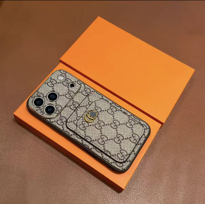 スマホケース    高級感カード入れ付きスマホケース  ダブルV  耐衝撃・防振性能に優れ、高級感あふれるスマホケースで、iPhone14-17 に対応