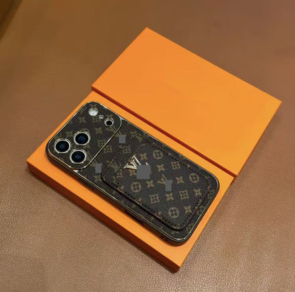 スマホケース    高級感カード入れ付きスマホケース  ダブルV  耐衝撃・防振性能に優れ、高級感あふれるスマホケースで、iPhone14-17 に対応