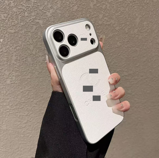 #32スマホケース    耐衝撃・防振性能に優れ、高級感あふれるスマホケースで、iPhone14-17 に対応