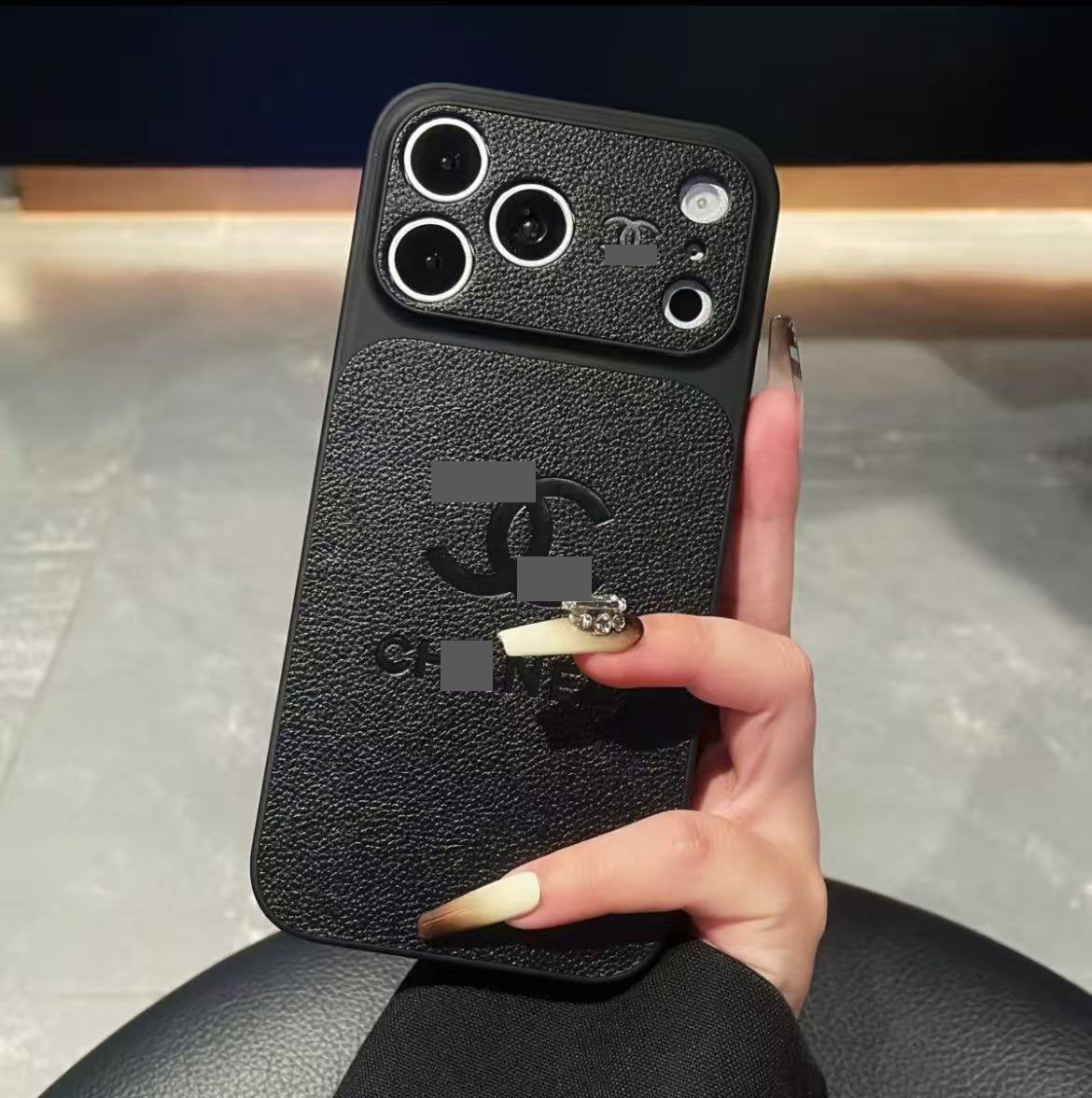 #32スマホケース    耐衝撃・防振性能に優れ、高級感あふれるスマホケースで、iPhone14-17 に対応