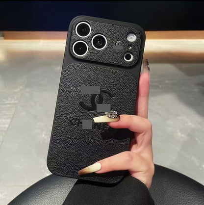 #32スマホケース    耐衝撃・防振性能に優れ、高級感あふれるスマホケースで、iPhone14-17 に対応