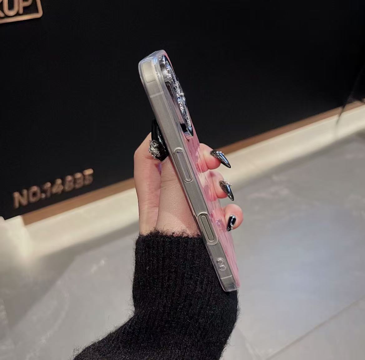 #61  スマホケース  プリント柄スマホケース   耐衝撃・防振性能に優れ、iPhone12-17 に対応