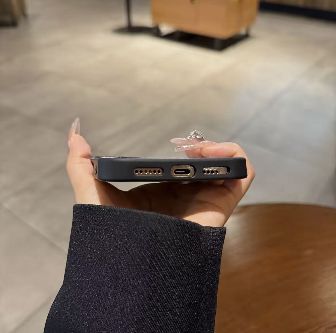 #22  スマホケース  高級感  耐衝撃・防振性能に優れ、iPhone12~17 に対応