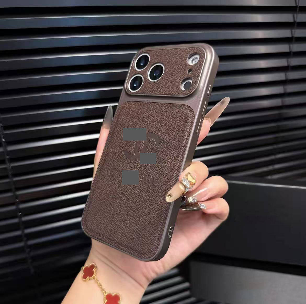 #28  スマホケース  高級感  耐衝撃・防振性能に優れ、iPhone13~17 に対応