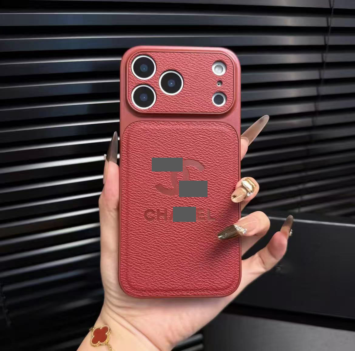 #28  スマホケース  高級感  耐衝撃・防振性能に優れ、iPhone13~17 に対応