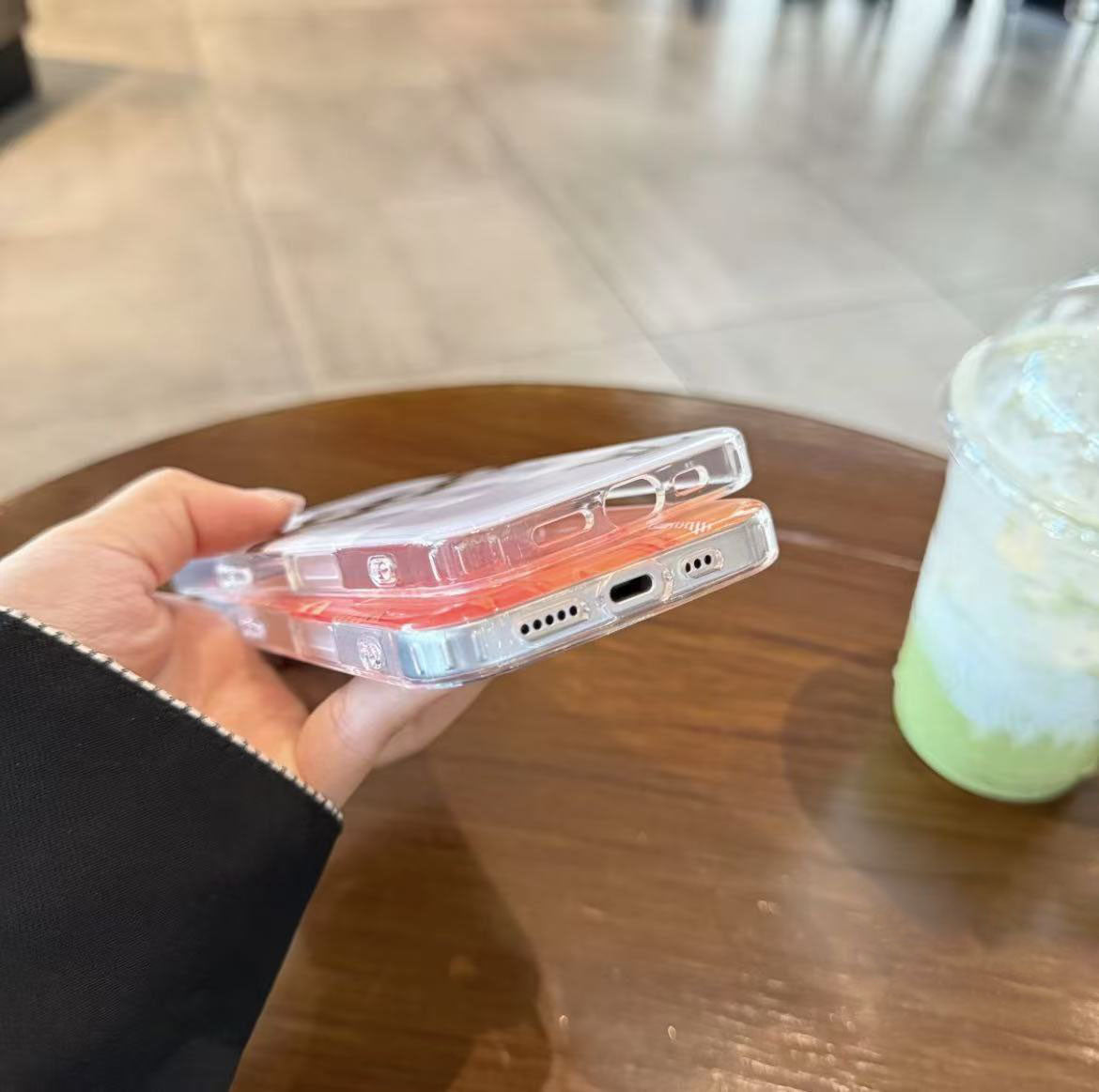 スマホケース  マグネット式スマホケース  ダブルV  耐衝撃・防振性能に優れ、高級感あふれるスマホケースで、iPhone13-17 に対応