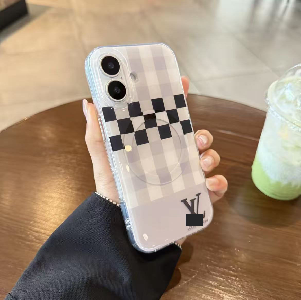 スマホケース  マグネット式スマホケース  ダブルV  耐衝撃・防振性能に優れ、高級感あふれるスマホケースで、iPhone13-17 に対応