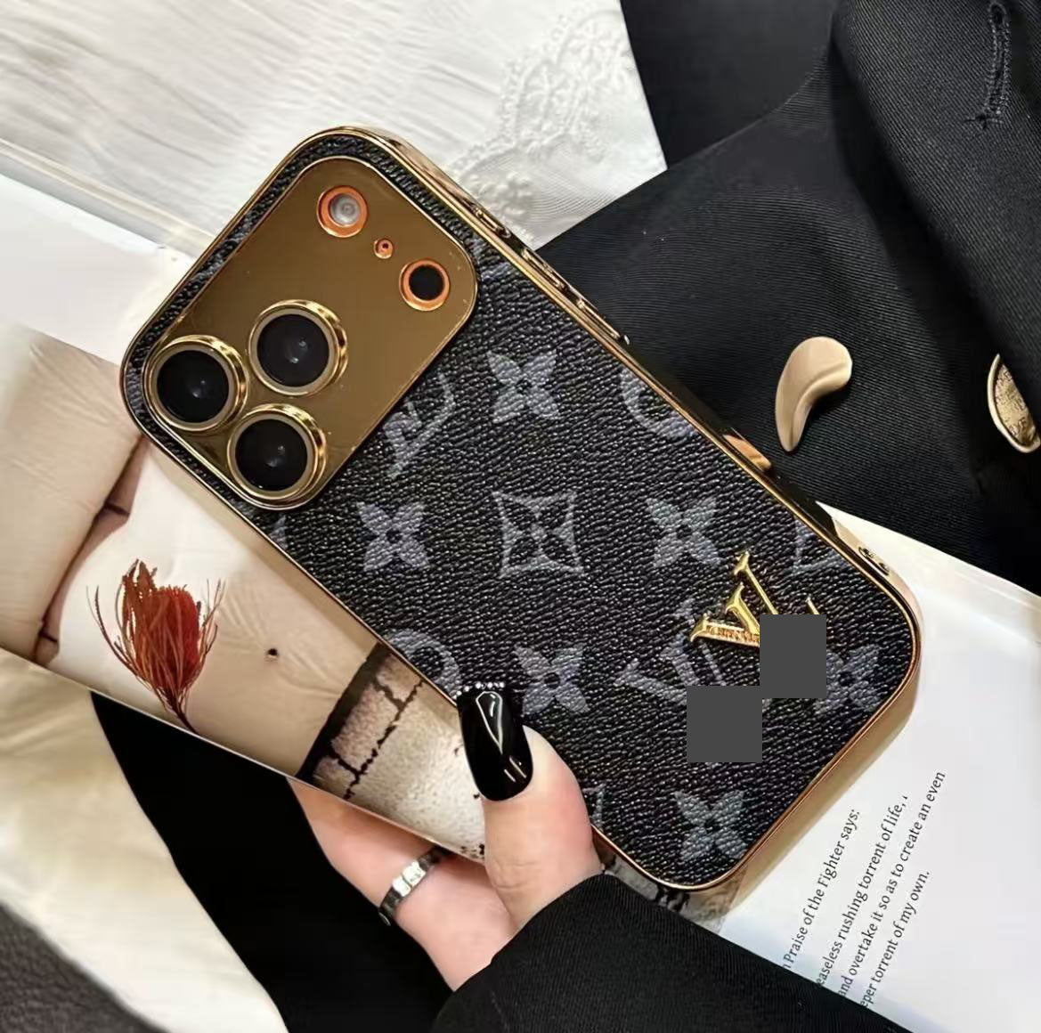 #206  スマホケース   メッキ加工  耐衝撃・防振性能に優れ、iPhone12~iPhone17 に対応