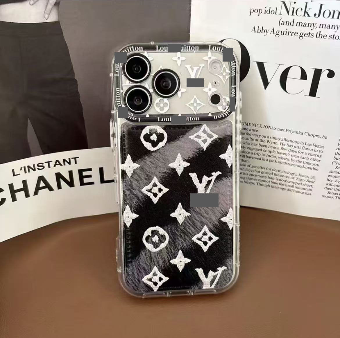 #117 スマホケース  高級感アクリルスマホケース    耐衝撃・防振性能に優れ、高級感あふれるスマホケースで、iPhone14-17 に対応