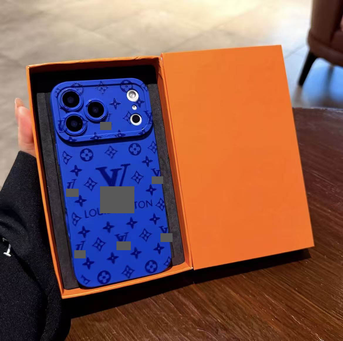 #01 スマホケース  耐衝撃・防振性能に優れ、iPhone12~18 に対応