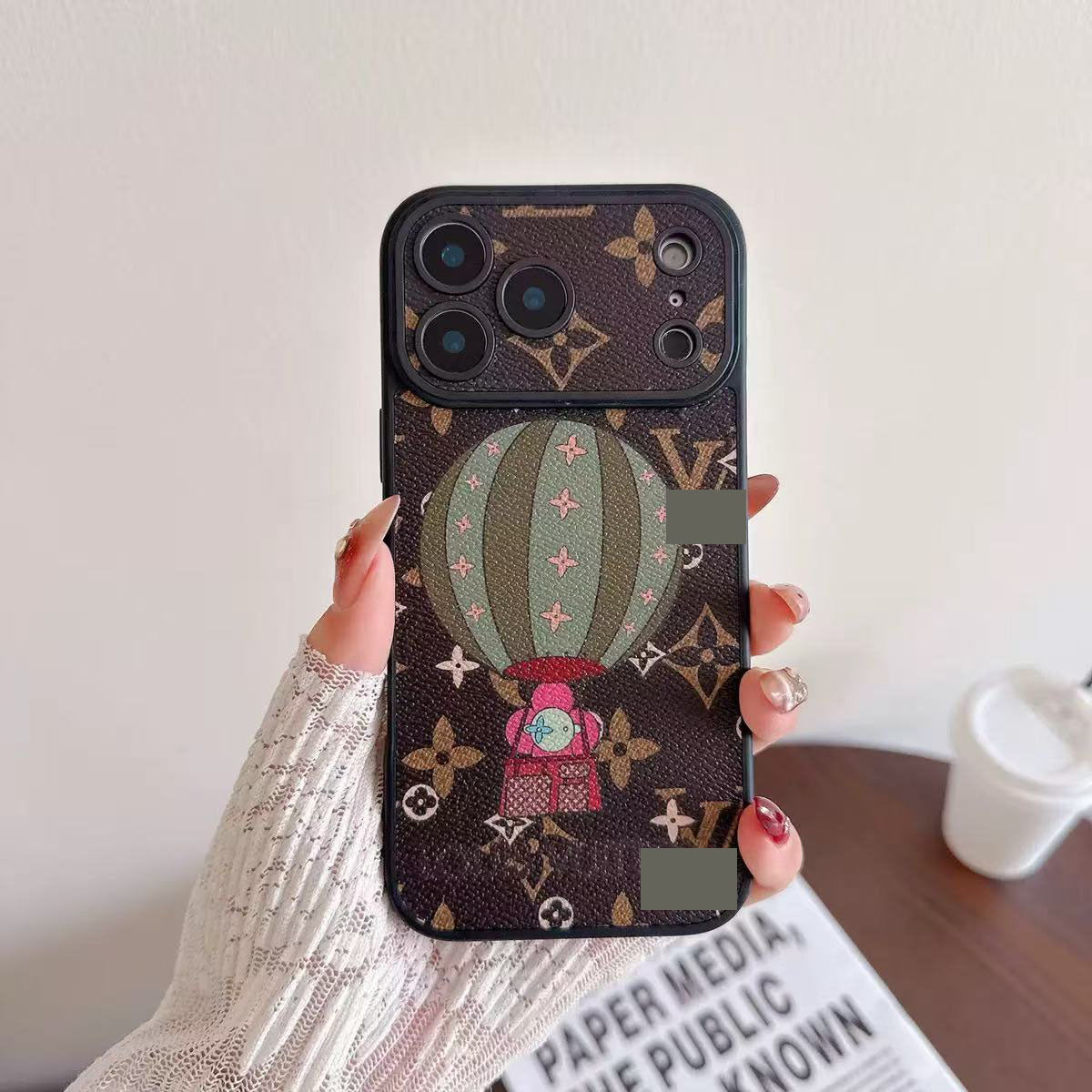 #38  スマホケース  油絵風スマホケース   耐衝撃・防振性能に優れ、iPhone14~17 に対応