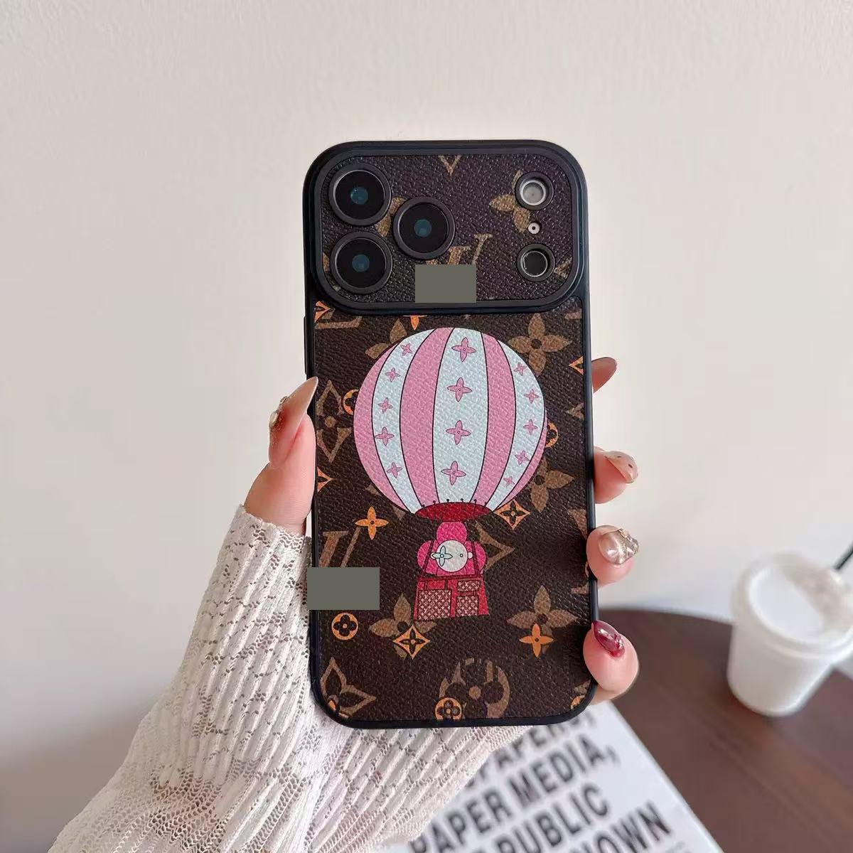 #38  スマホケース  油絵風スマホケース   耐衝撃・防振性能に優れ、iPhone14~17 に対応