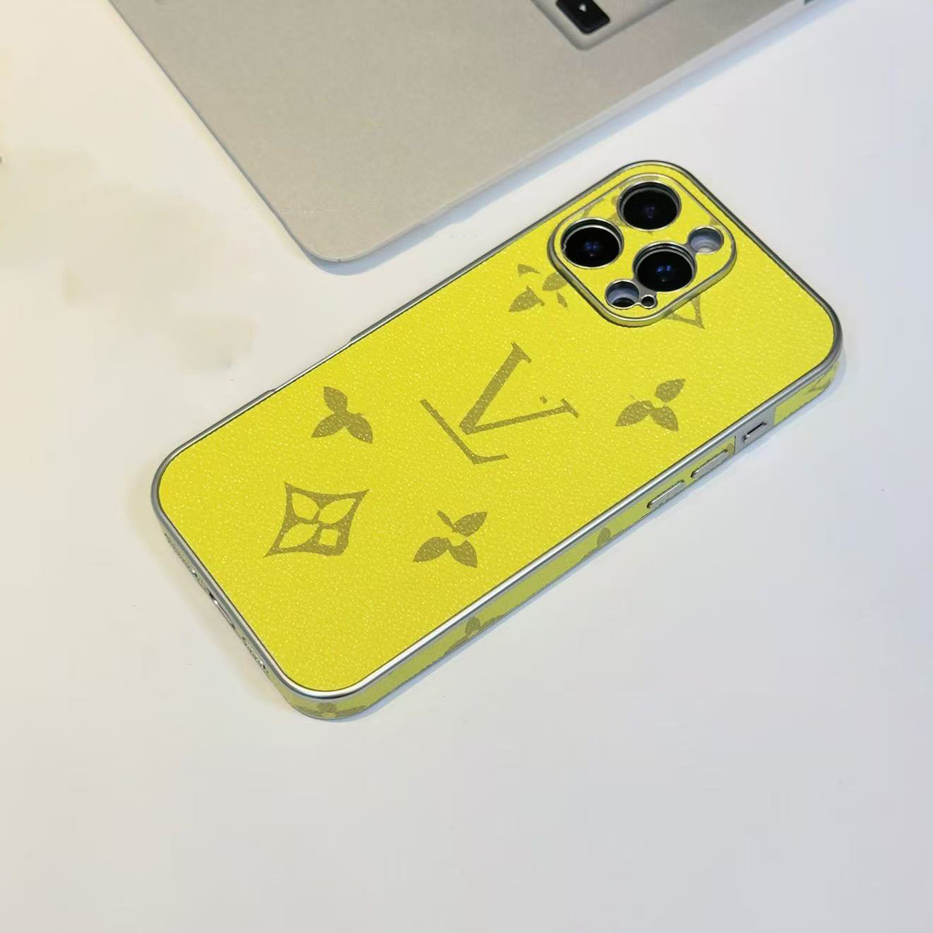 #64  スマホケース    耐衝撃・防振性能に優れ、iPhone12-17 に対応