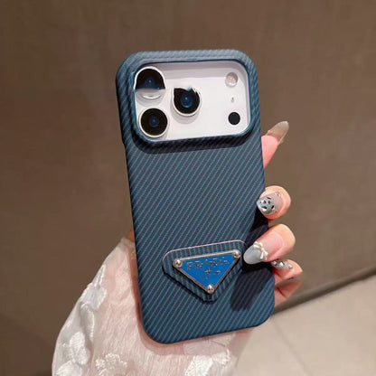 #65  スマホケース   カーボン調  耐衝撃・防振性能に優れ、iPhone13-17 に対応