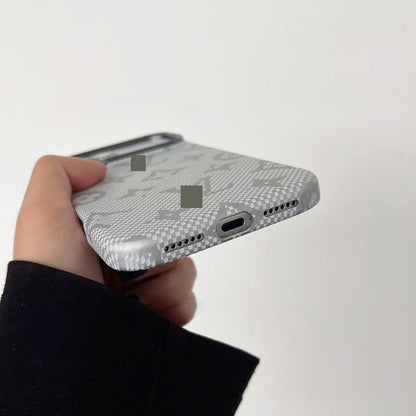 #66  スマホケース   カーボン調  耐衝撃・防振性能に優れ、iPhone14-17 に対応