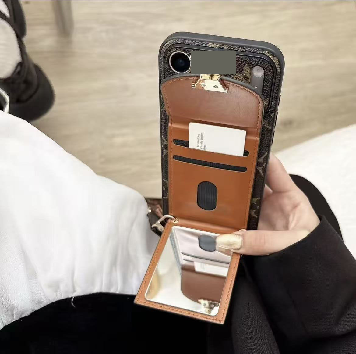 #437  スマホケース  ストラップ付き  スカーフ付き  耐衝撃・防振性能に優れ、 iPhone に対応