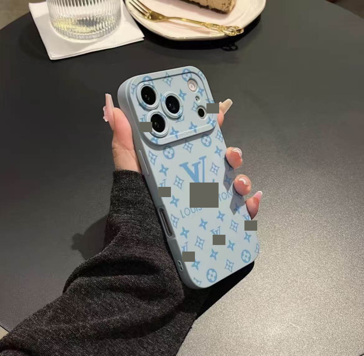 #01 スマホケース  耐衝撃・防振性能に優れ、iPhone11~17 に対応