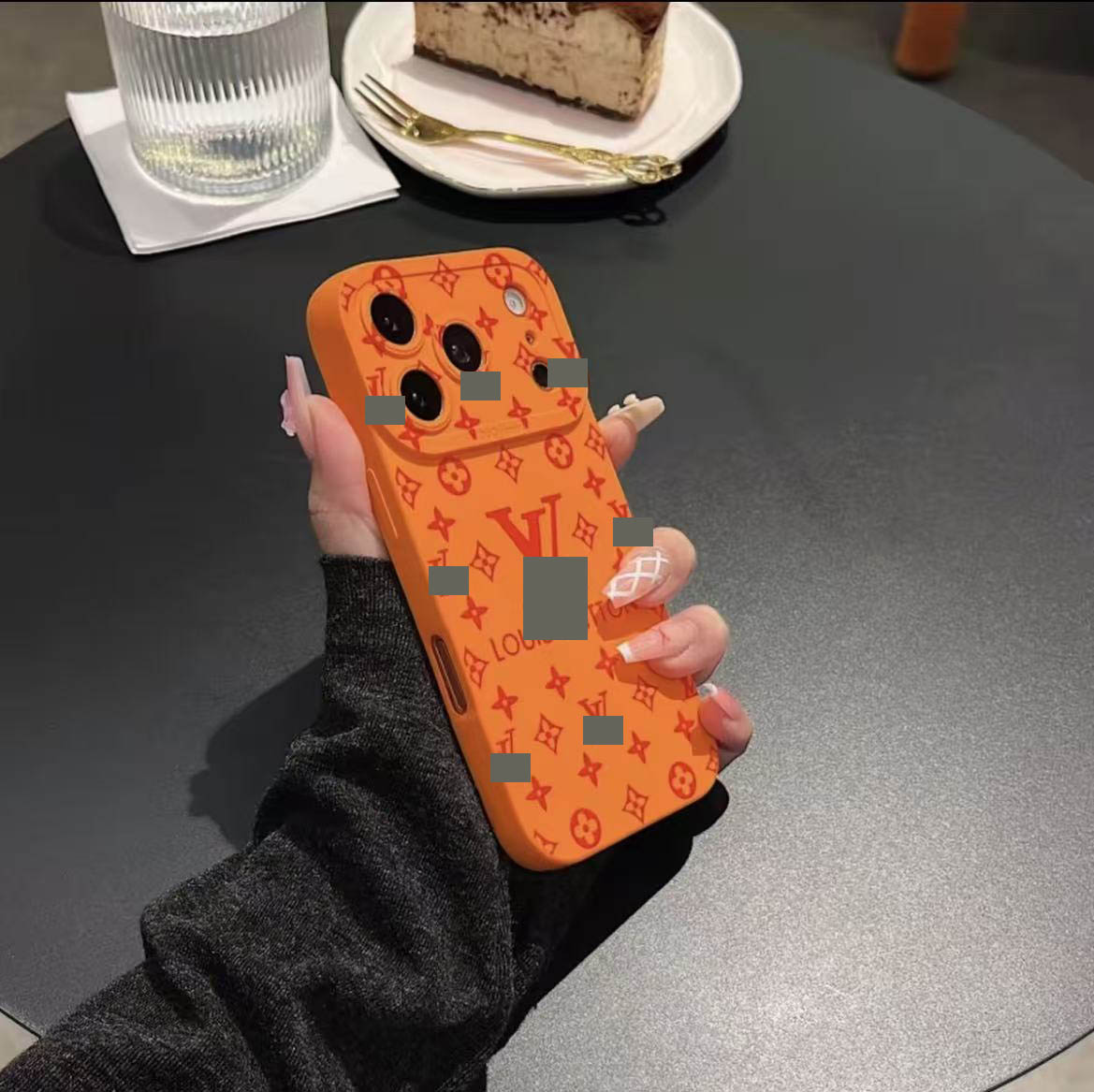 #01 スマホケース  耐衝撃・防振性能に優れ、iPhone11~17 に対応