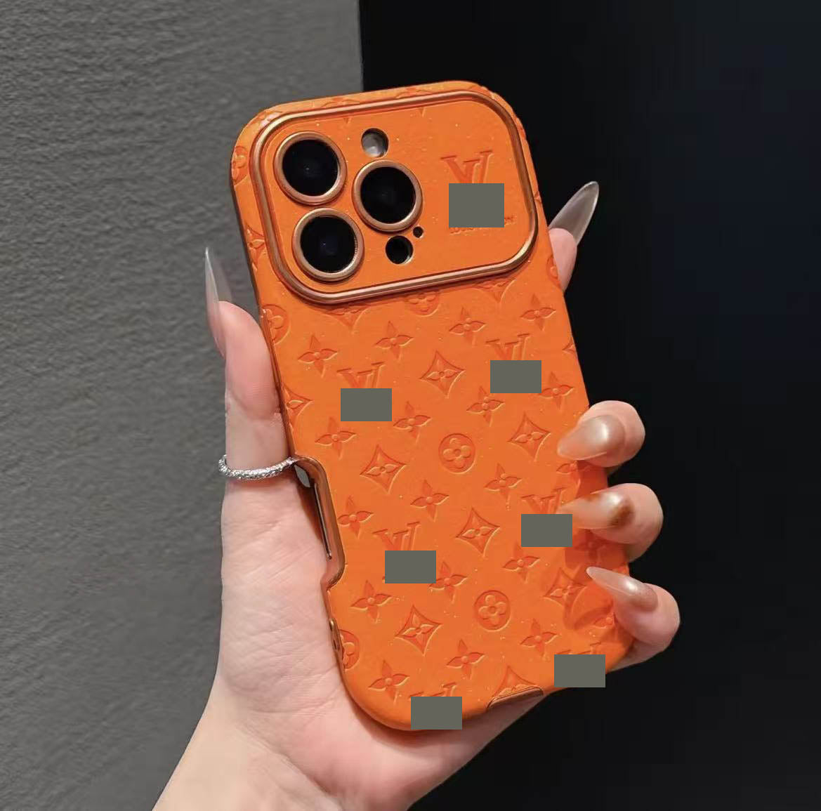 #70  スマホケース   耐衝撃・防振性能に優れ、高級感あふれるスマホケースで、iPhone14~17 に対応