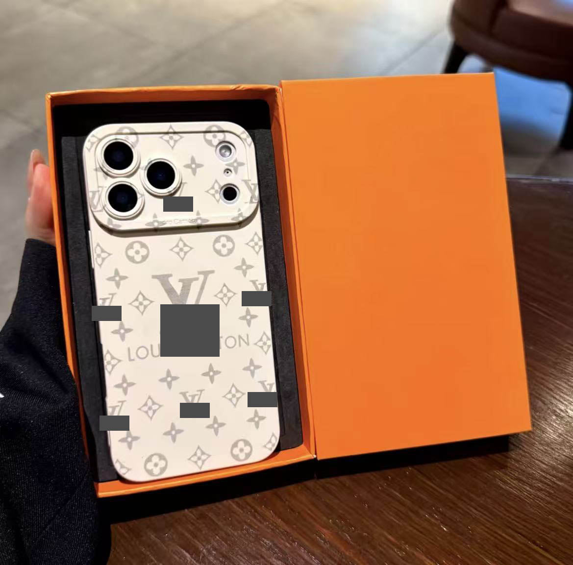 #01 スマホケース  耐衝撃・防振性能に優れ、iPhone11~17 に対応