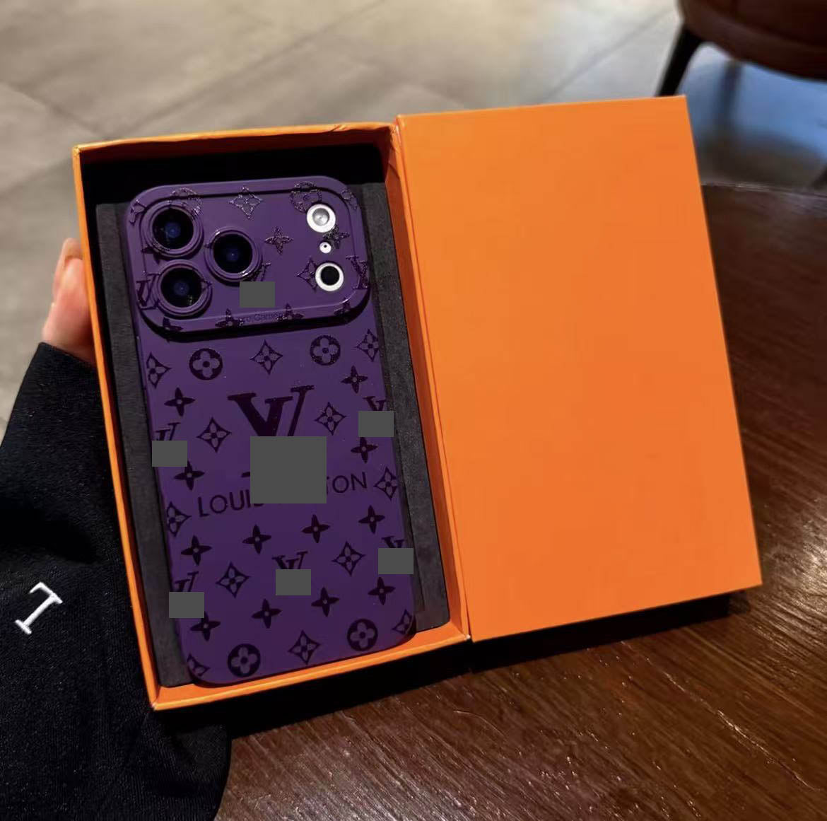 #01 スマホケース  耐衝撃・防振性能に優れ、iPhone11~17 に対応