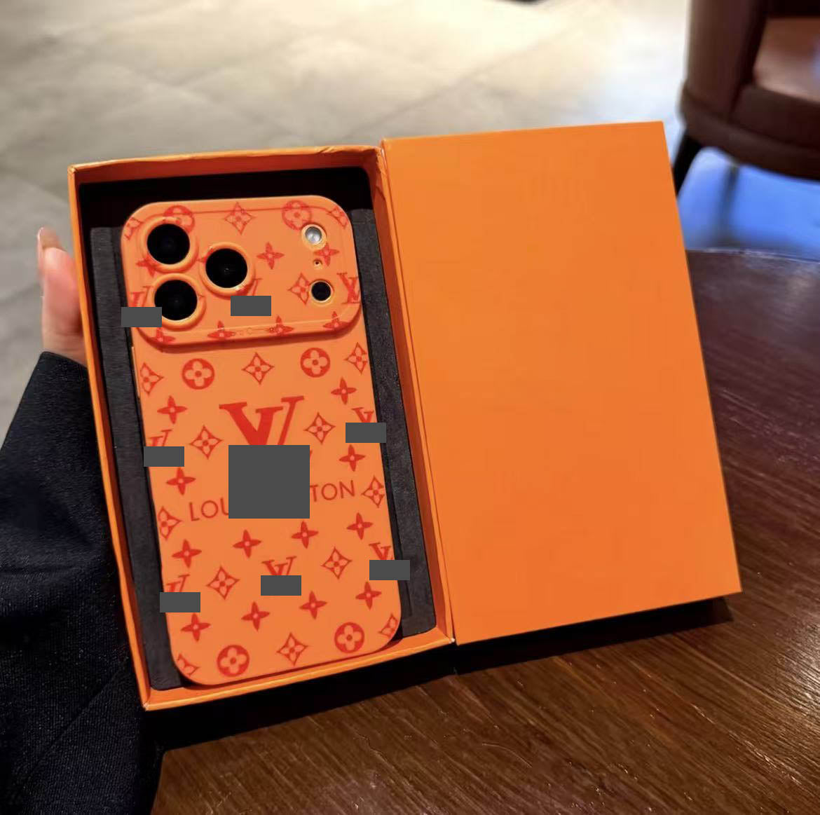 #01 スマホケース  耐衝撃・防振性能に優れ、iPhone11~17 に対応