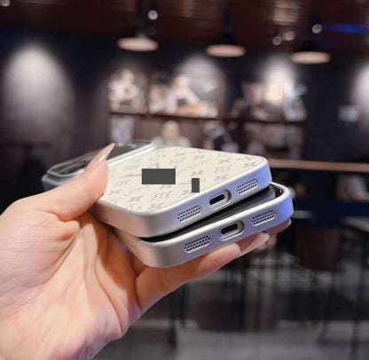 #71  スマホケース    耐衝撃・防振性能に優れ、iPhone14-17に対応