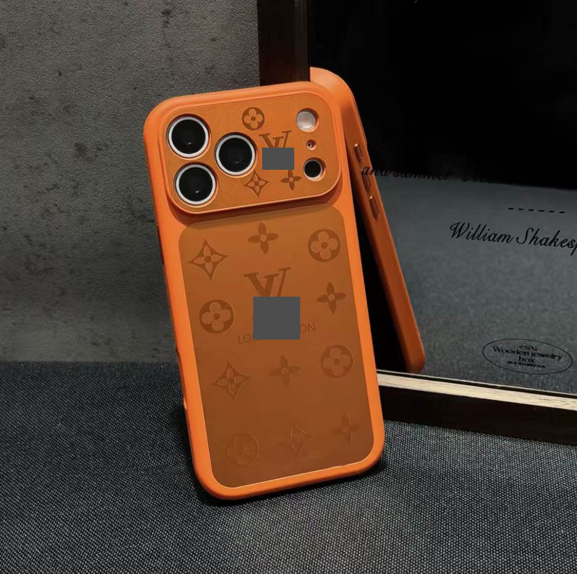 #72  スマホケース   耐衝撃・防振性能に優れ  iPhone16-17 に対応