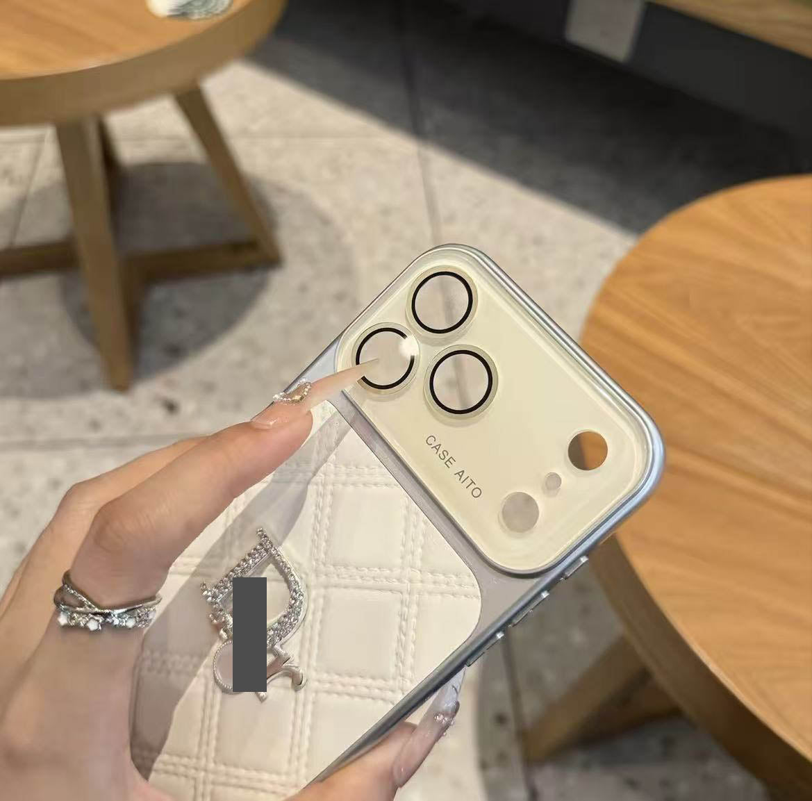 #224  スマホケース   手首紐付き、レンズ保護カバー付き  耐衝撃・防振性能に優れ  iPhone14-17 に対応