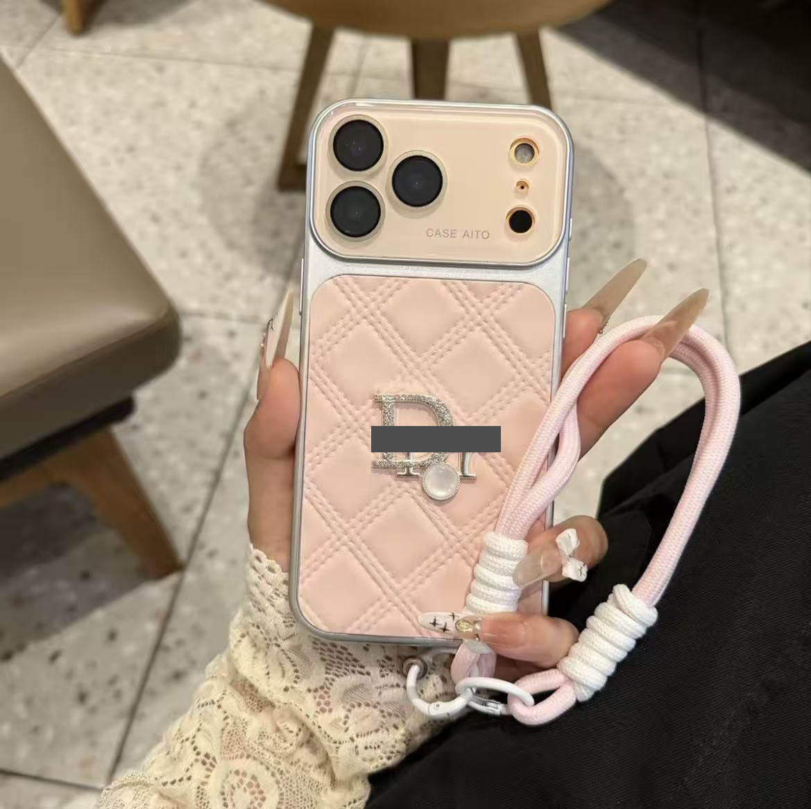 #224  スマホケース   手首紐付き、レンズ保護カバー付き  耐衝撃・防振性能に優れ  iPhone14-17 に対応