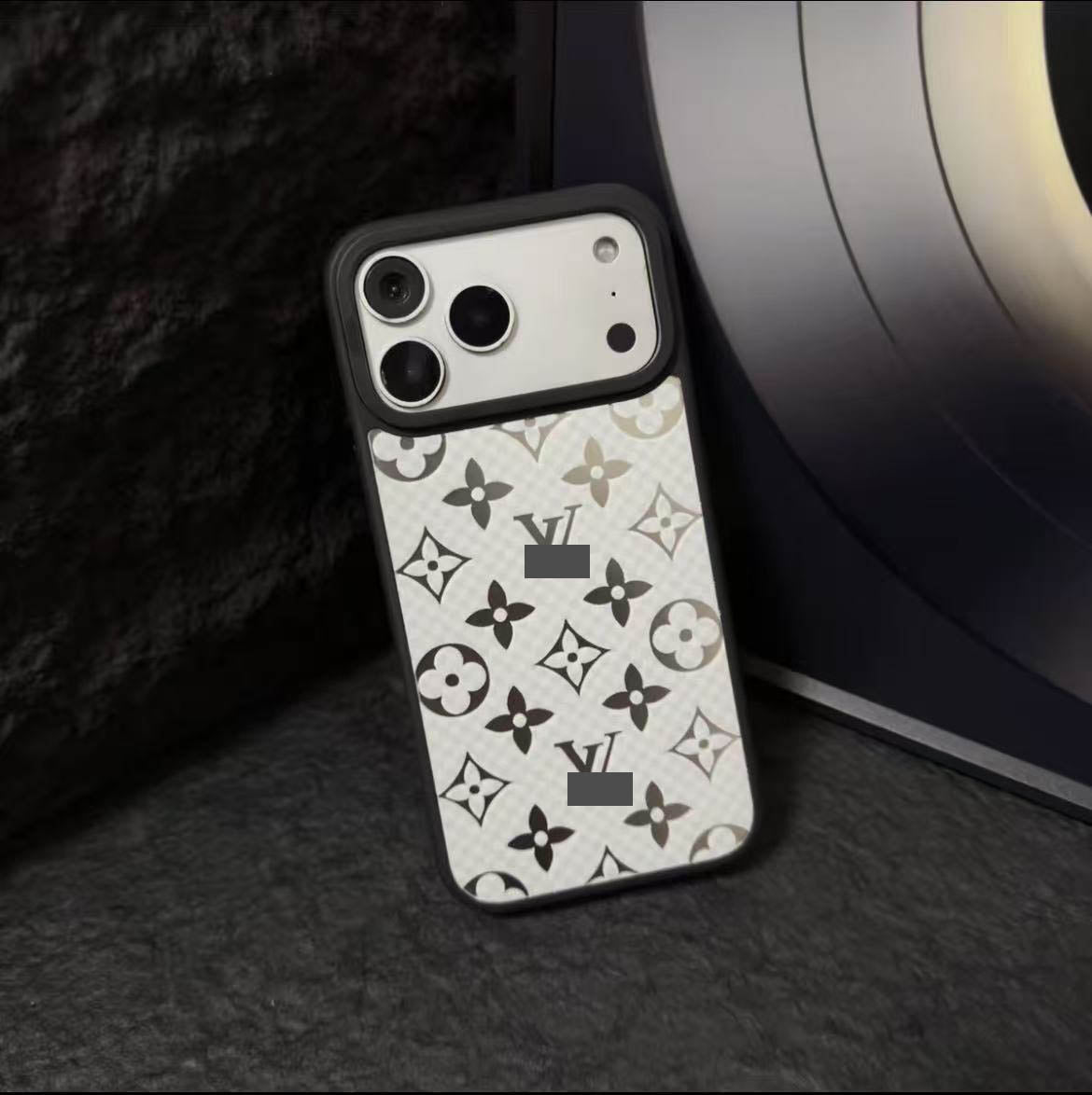 #75  スマホケース   耐衝撃・防振性能に優れ  iPhone14-17 に対応