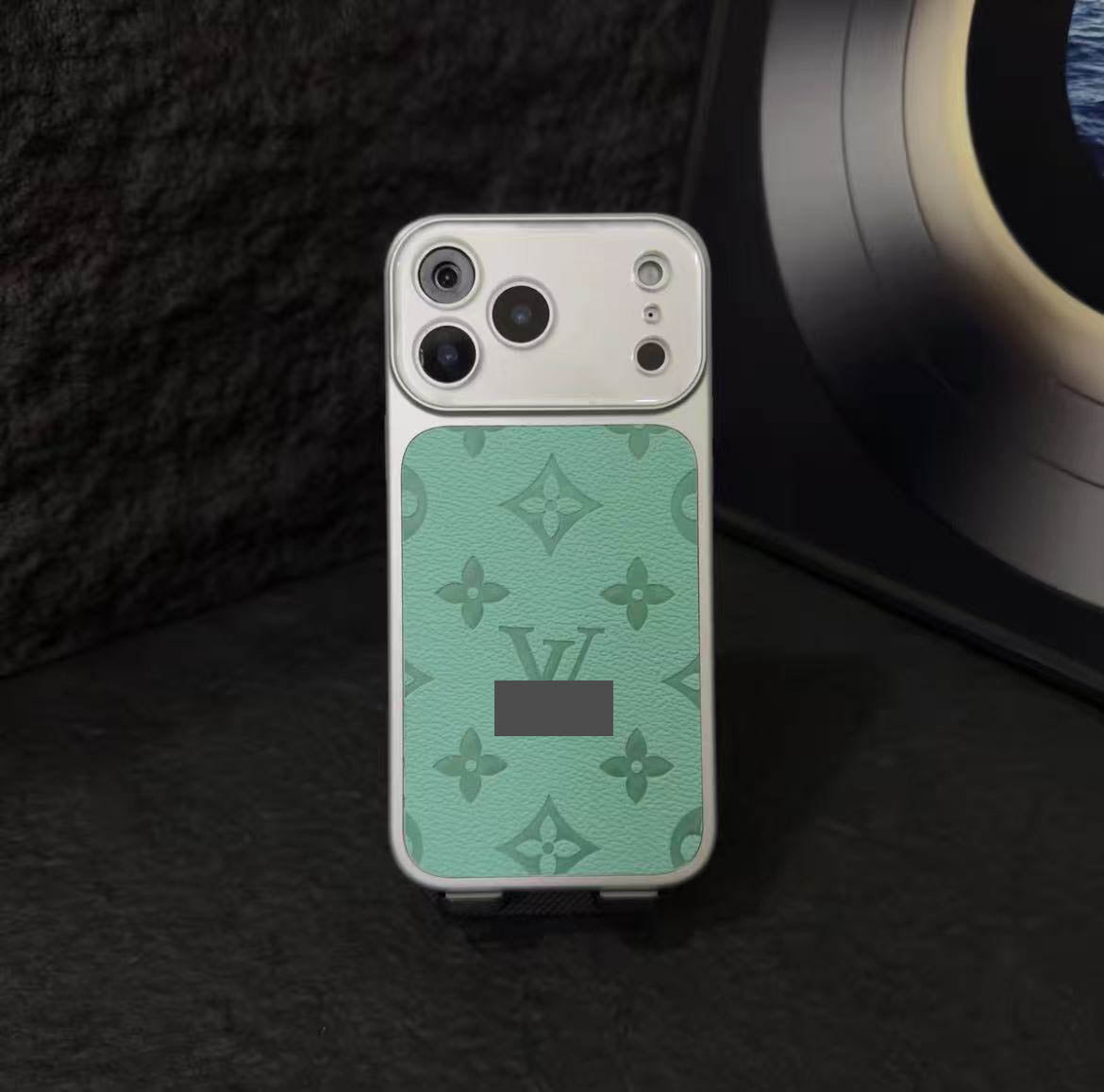 #76  スマホケース   耐衝撃・防振性能に優れ  iPhone14-17 に対応