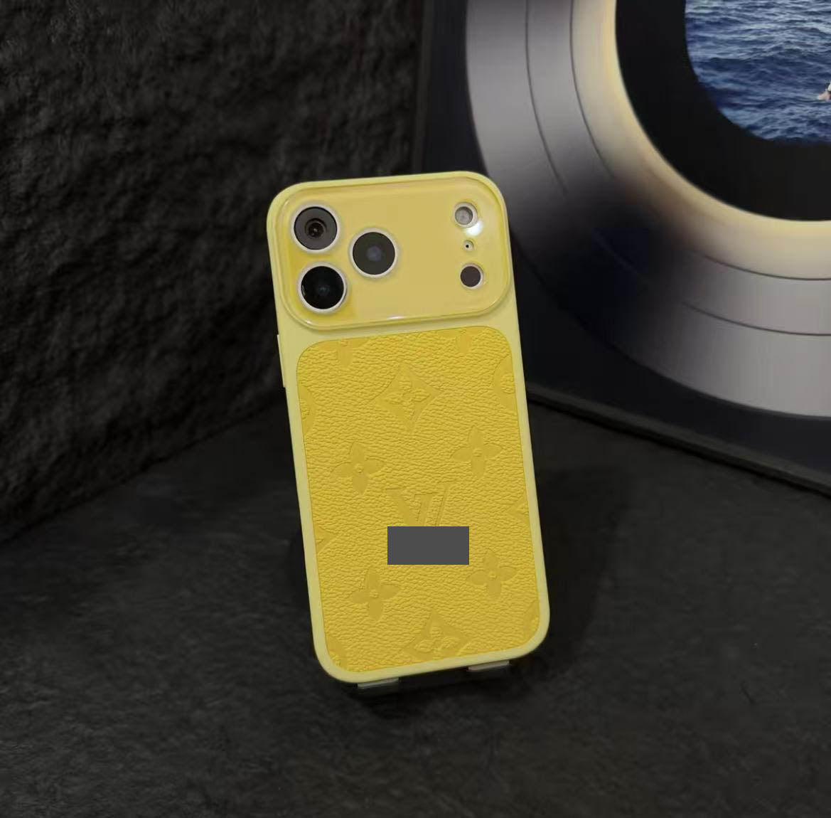 #76  スマホケース   耐衝撃・防振性能に優れ  iPhone14-17 に対応