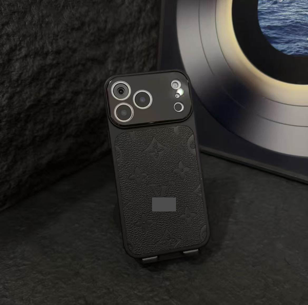 #76  スマホケース   耐衝撃・防振性能に優れ  iPhone14-17 に対応
