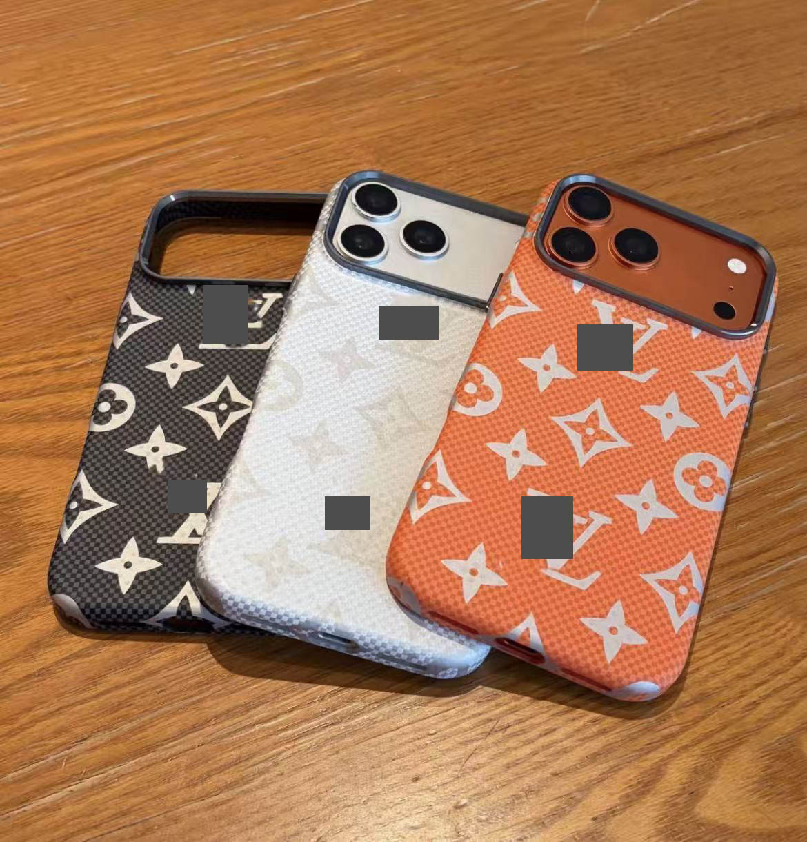 #66  スマホケース   カーボン調  耐衝撃・防振性能に優れ  iPhone14-17 に対応