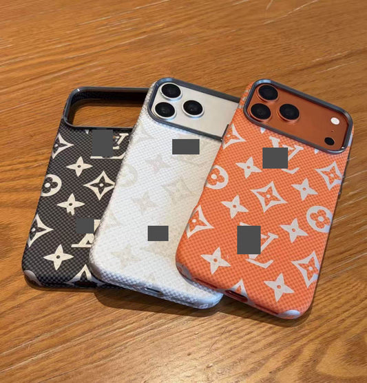 #66  スマホケース   カーボン調  耐衝撃・防振性能に優れ  iPhone14-17 に対応