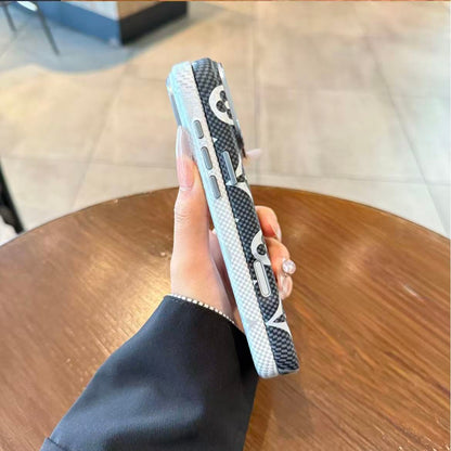 #66  スマホケース   カーボン調  耐衝撃・防振性能に優れ  iPhone14-17 に対応