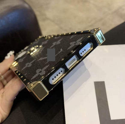 #225  スマホケース   四角形 耐衝撃・防振性能に優れ  iPhone12-16 に対応