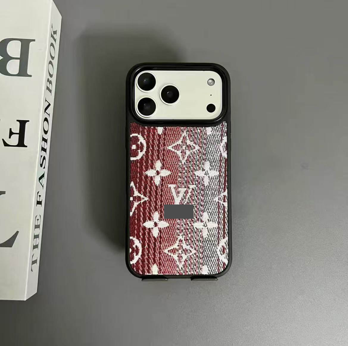 #79  スマホケース   布製調  耐衝撃・防振性能に優れ  iPhone14-17 に対応