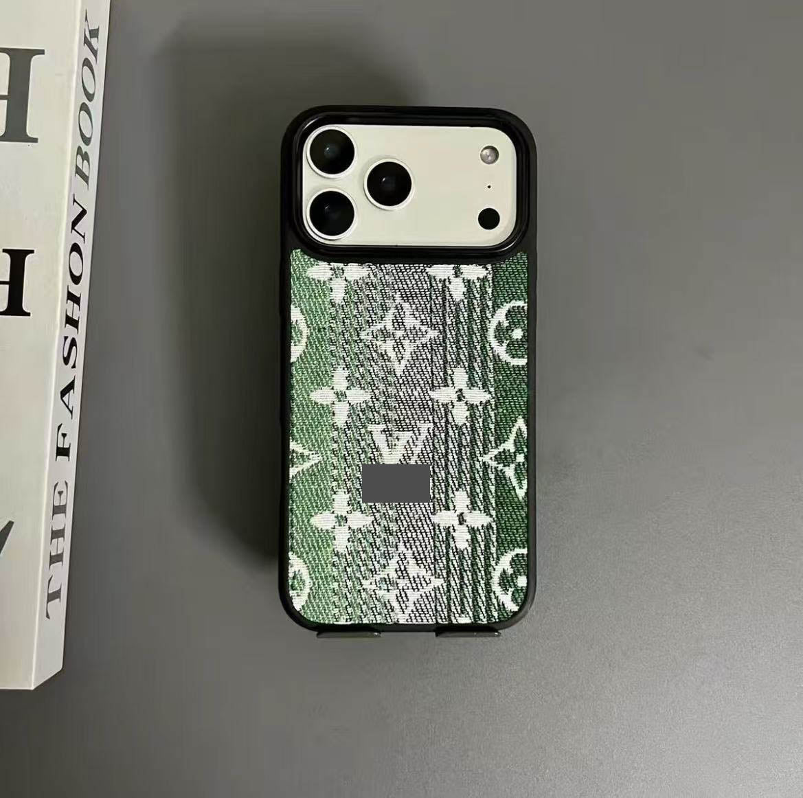 #79  スマホケース   布製調  耐衝撃・防振性能に優れ  iPhone14-17 に対応