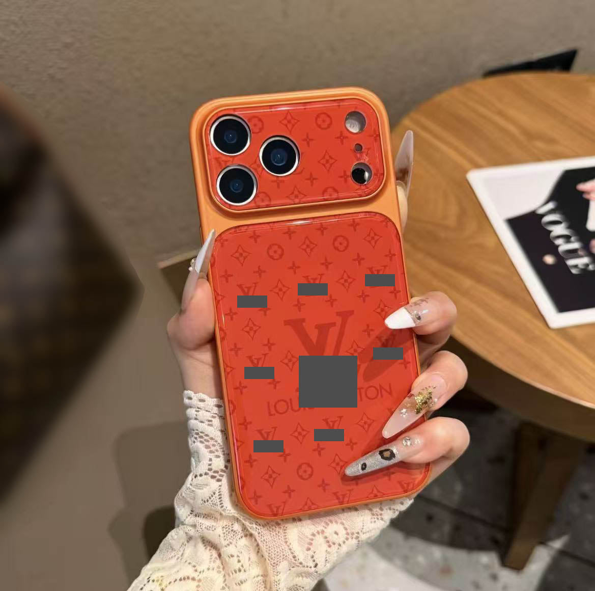 #82 スマホケース   耐衝撃・防振性能に優れ、iPhone15-17 に対応