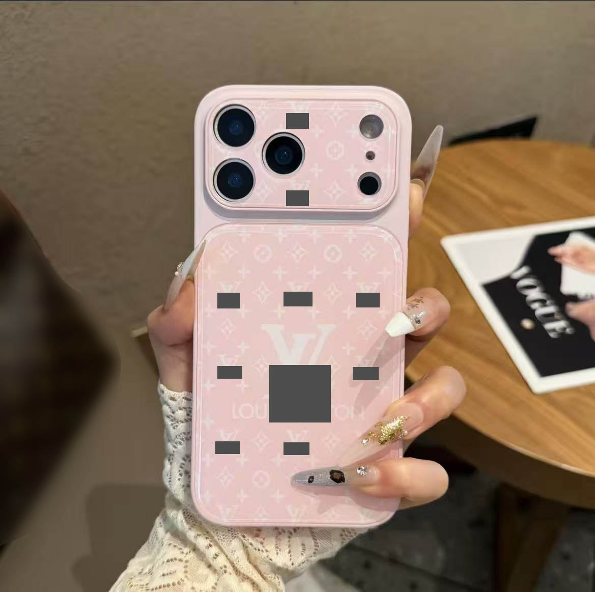 #82 スマホケース   耐衝撃・防振性能に優れ、iPhone15-17 に対応