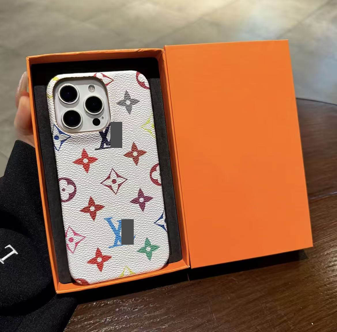 #83 スマホケース   ハーフラップ  耐衝撃・防振性能に優れ、iPhone12-17 に対応